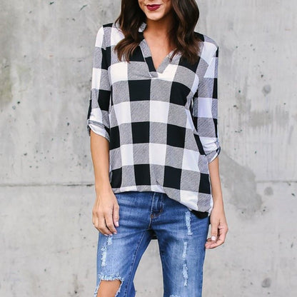 Blusa holgada de cuadros con escote en V de Isabella Sol