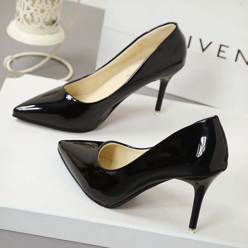 Elegantes tacones de aguja puntiagudos de Isabella Sol