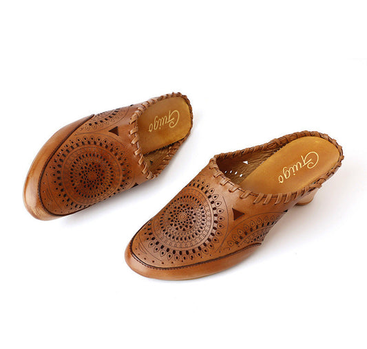 Sandalias de cuero vintage de tacón medio de Isabella Sol.