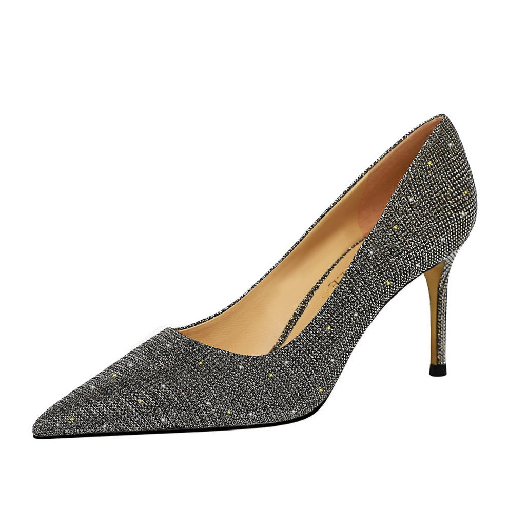 Zapatos de tacón de punta con lentejuelas de Isabella Sol