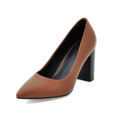 Zapatos de tacón ancho elegantes de Isabella Sol