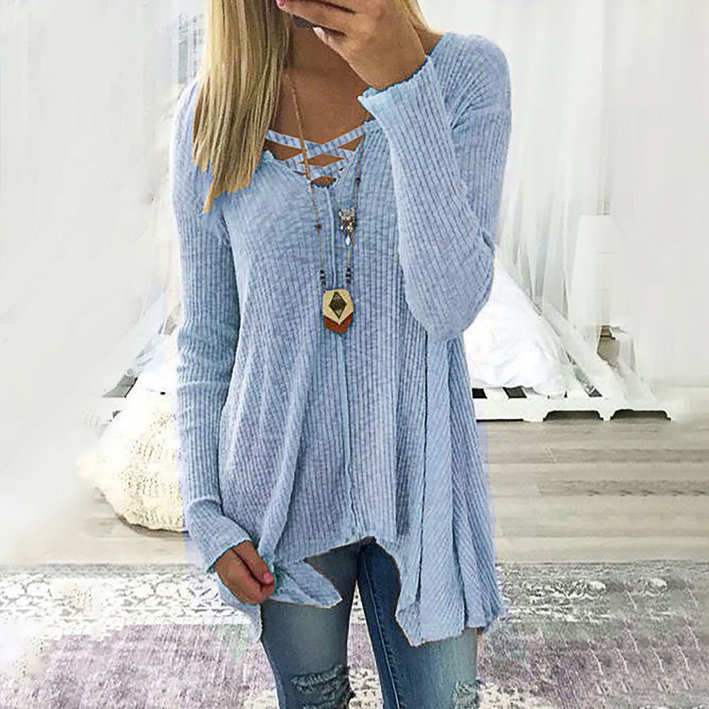 Elegante blusa irregular con escote en V de Isabella Sol.