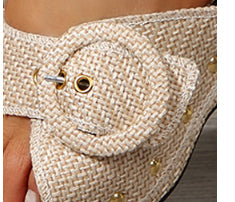 Elegantes sandalias con tiras remachadas de Isabella Sol