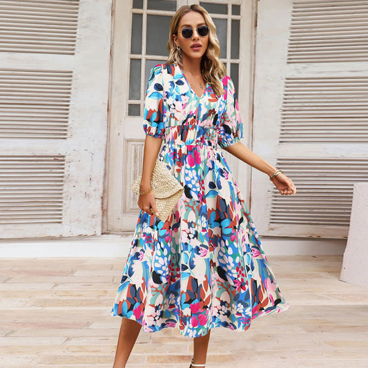 Vestido bohemio con estampado floral y escote en V de Isabella Sol.