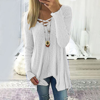 Elegante blusa irregular con escote en V de Isabella Sol.