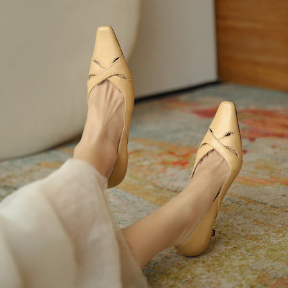 Elegantes zapatos de tacón de piel de Isabella Sol.