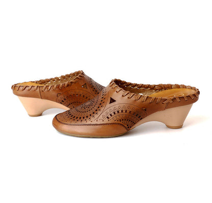 Sandalias de cuero vintage de tacón medio de Isabella Sol.