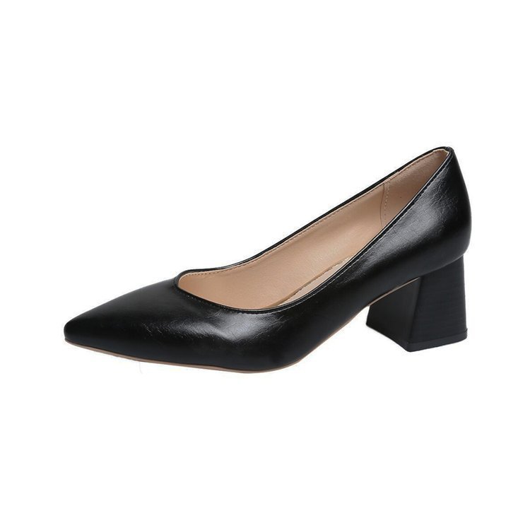 Elegantes zapatos de tacón de punta de Isabella Sol.