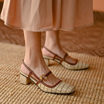 Elegantes zapatos de tacón Mary Jane de punta cuadrada de Isabella Sol.