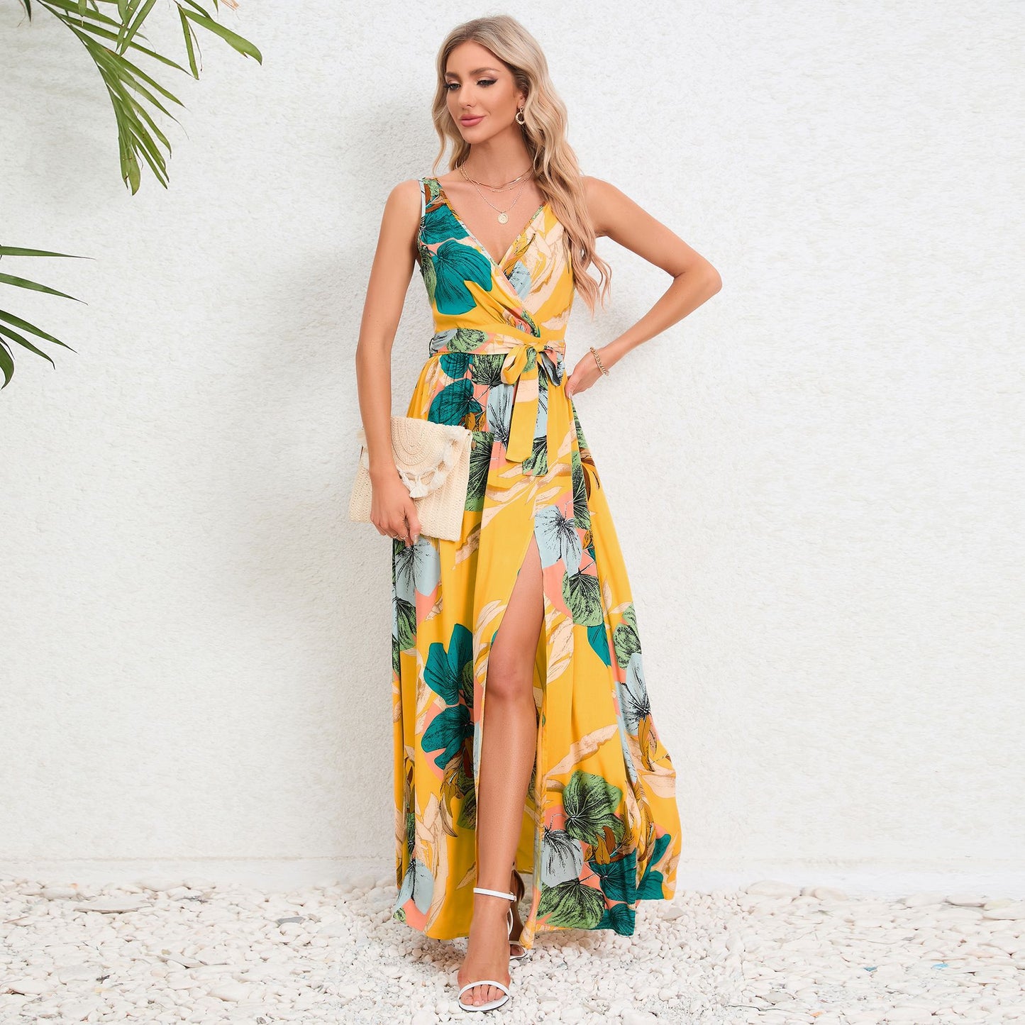 Vestido largo floral con escote en V de Isabella Sol
