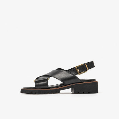 Sandalias retro con tiras cruzadas de Isabella Sol
