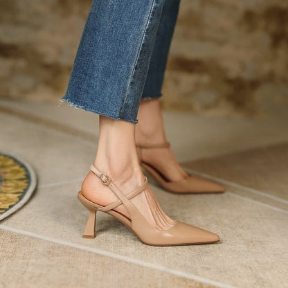 Elegantes tacones de aguja puntiagudos de Isabella Sol