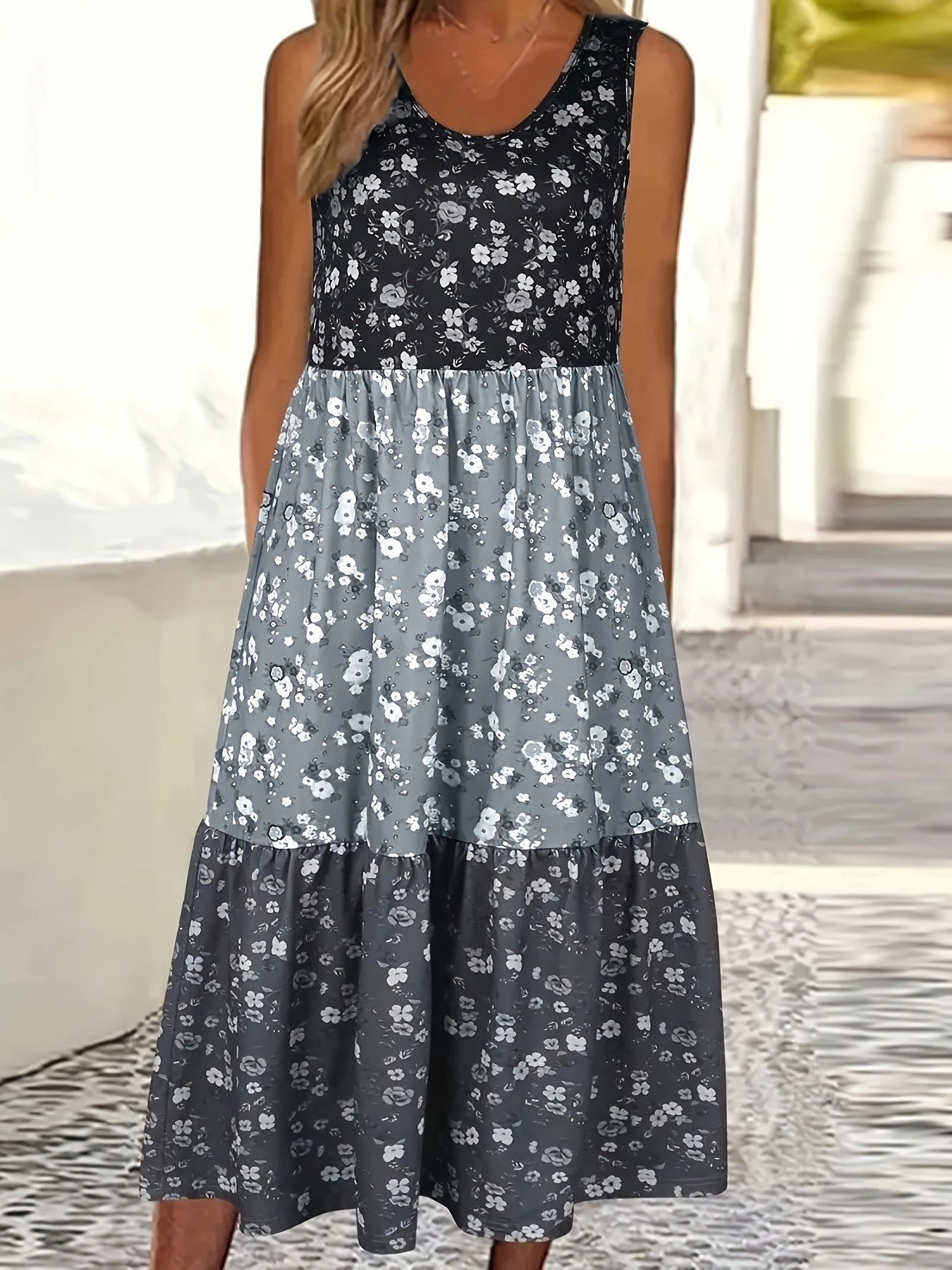 Vestido chaleco informal de Isabella Sol con estampado floral y volantes