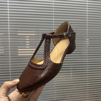 Zapatos de tacón grueso estilo Mary Jane de estilo retro de Isabella Sol