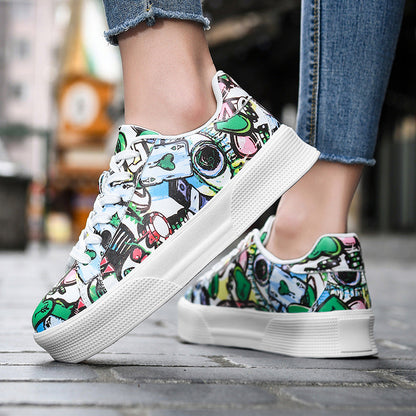 Zapatillas bajas Isabella Sol con estampado de grafiti