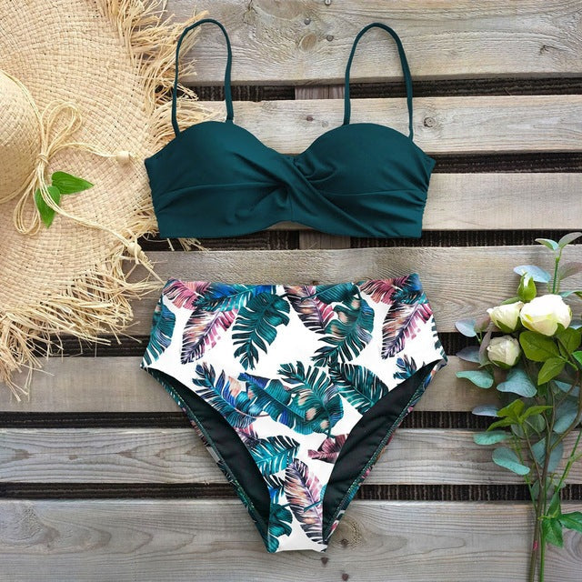 Bikini floral de talle alto de Isabella Sol