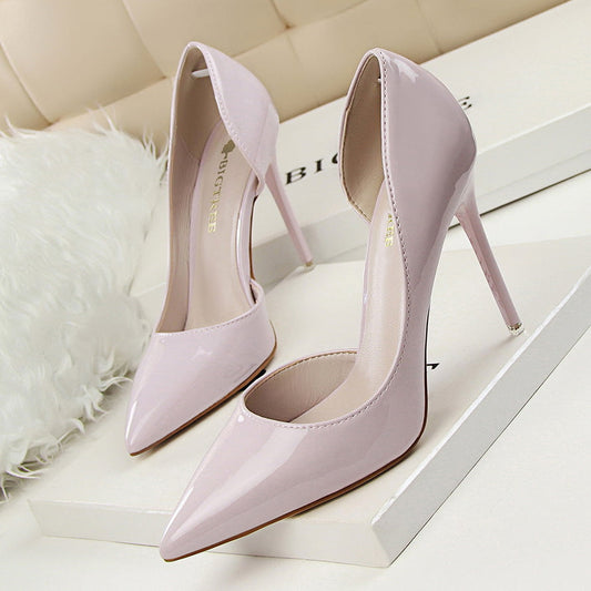 Elegantes tacones de aguja de charol de Isabella Sol