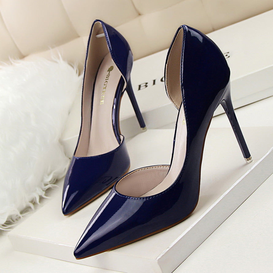 Elegantes tacones de aguja de charol de Isabella Sol