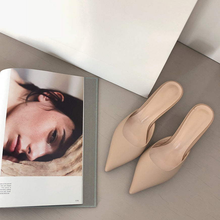 Elegantes tacones de aguja Isabella Sol con punta afilada.
