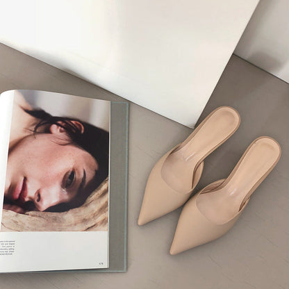 Elegantes tacones de aguja Isabella Sol con punta afilada.