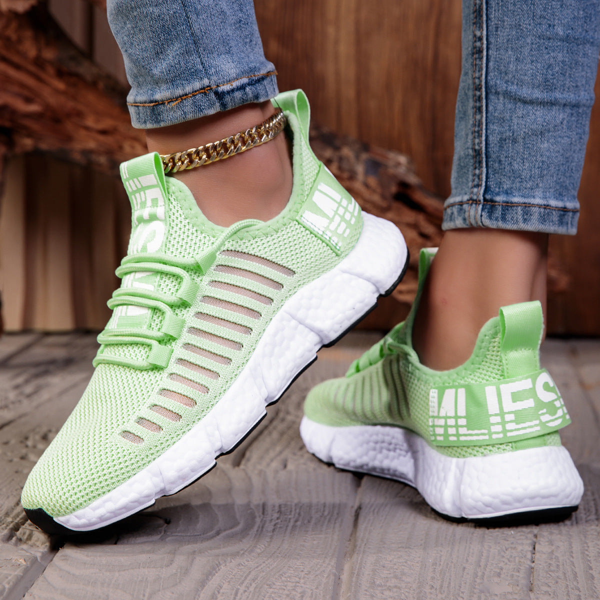 Zapatillas deportivas informales Isabella Sol de malla transpirable.