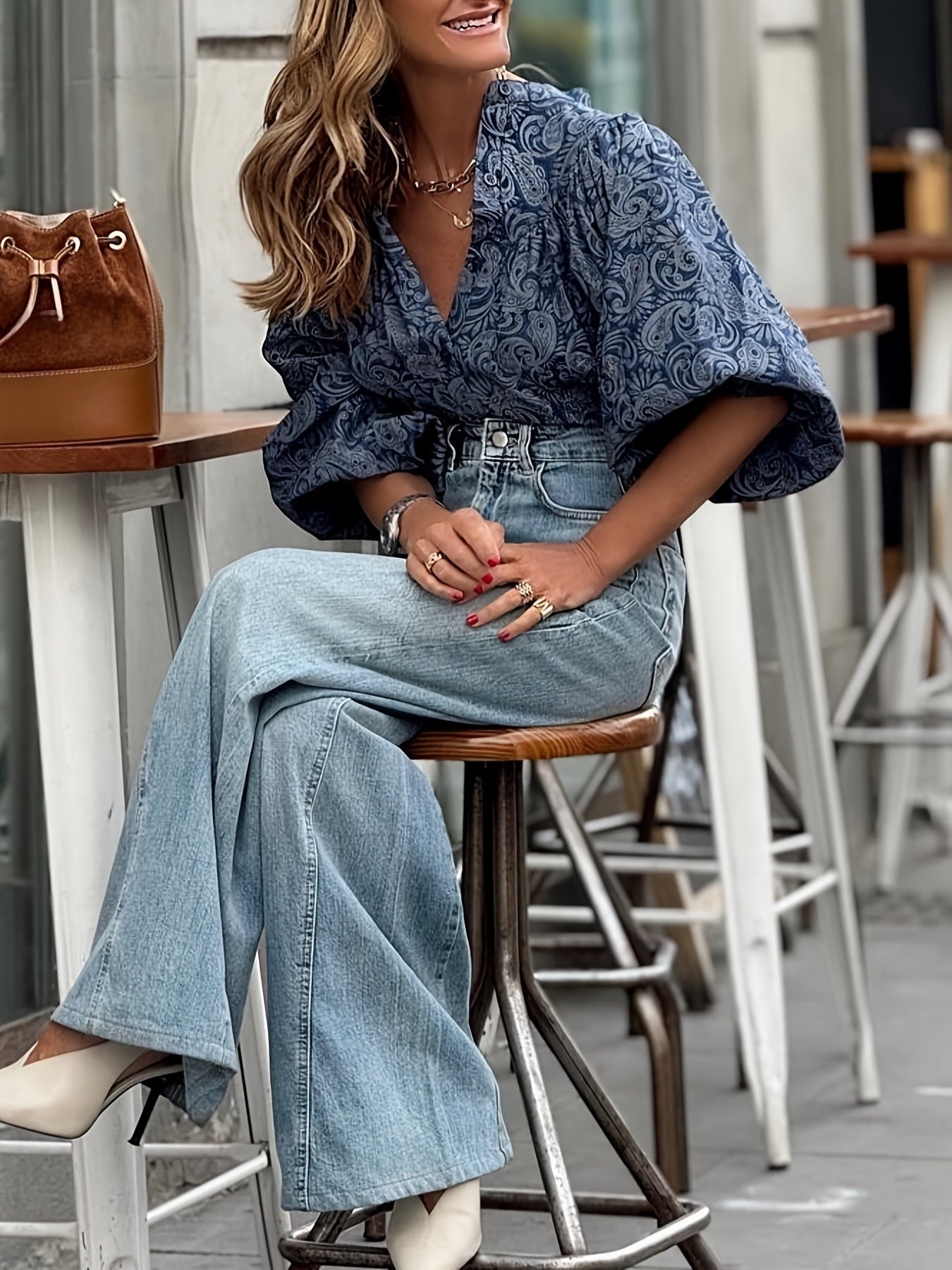 Elegante blusa de mangas abullonadas de Isabella Sol.