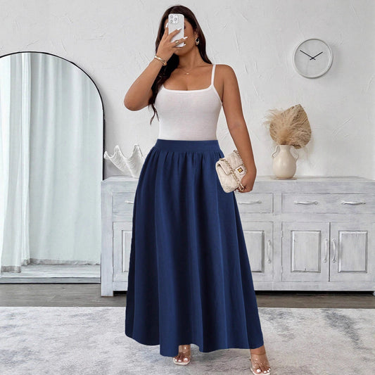 Elegante falda acampanada azul marino de Isabella Sol.
