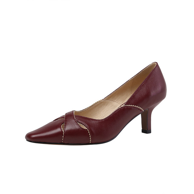 Elegantes zapatos de tacón de piel de Isabella Sol.