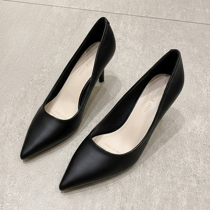 Elegantes zapatos de tacón de punta de Isabella Sol.