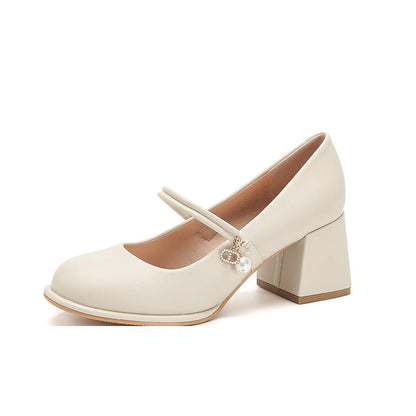 Elegantes zapatos de tacón grueso de Isabella Sol.
