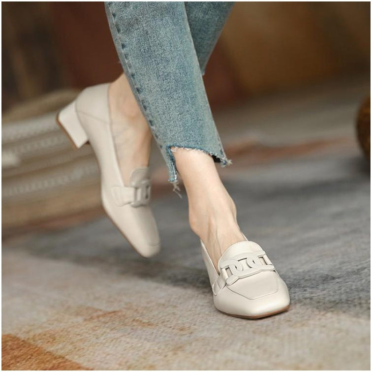 Elegantes mocasines de tacón grueso de Isabella Sol