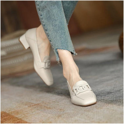 Elegantes mocasines de tacón grueso de Isabella Sol