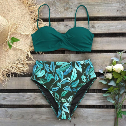 Bikini floral de talle alto de Isabella Sol