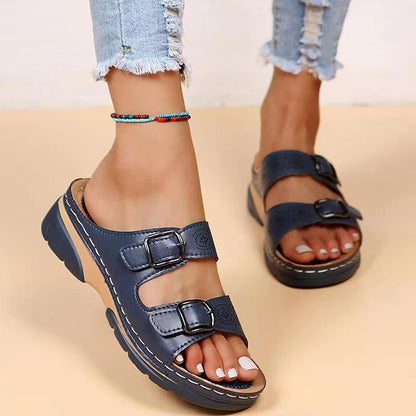 Elegantes sandalias de cuña de Isabella Sol