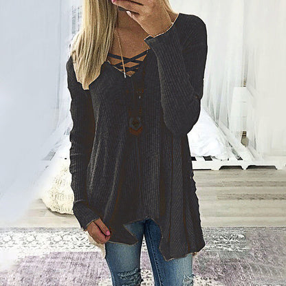 Elegante blusa irregular con escote en V de Isabella Sol.
