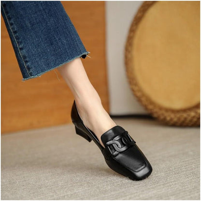 Elegantes mocasines de tacón grueso de Isabella Sol