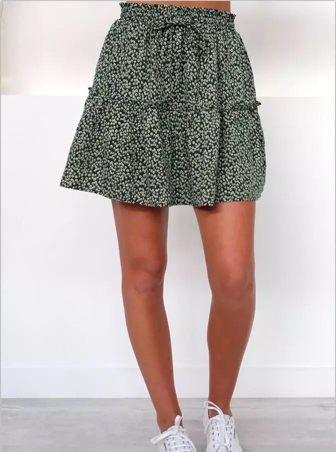 Falda de talle alto con volantes florales de Isabella Sol