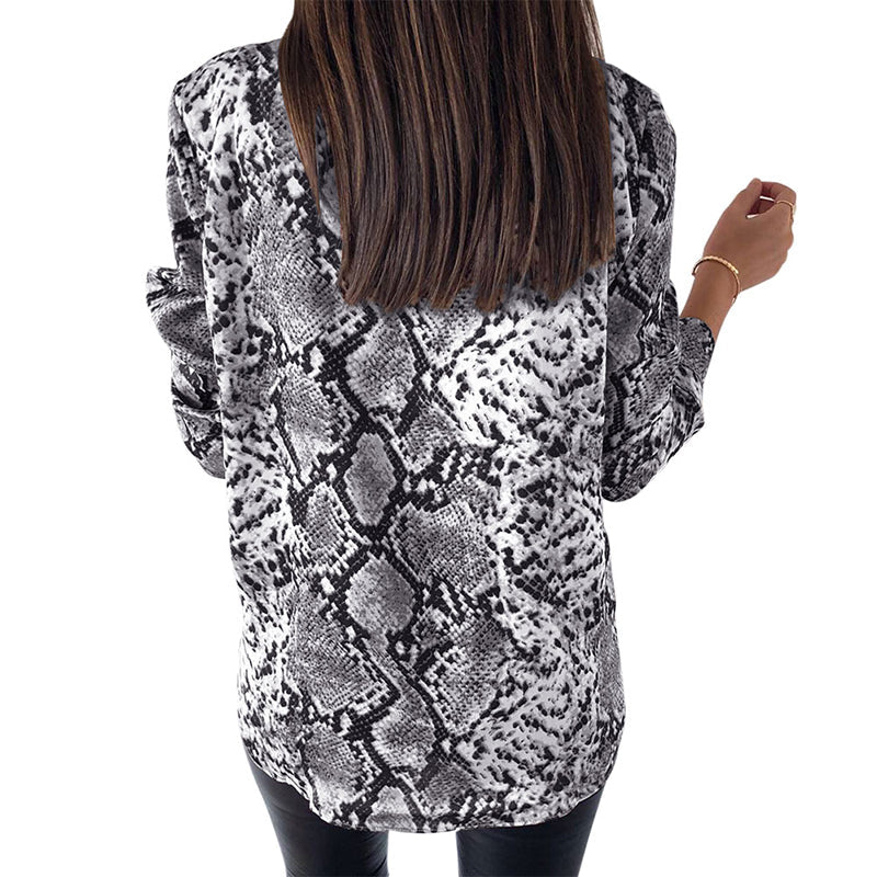Elegante blusa abotonada con estampado de leopardo de Isabella Sol