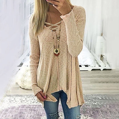 Elegante blusa irregular con escote en V de Isabella Sol.