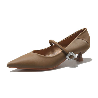 Elegantes tacones con pedrería de Isabella Sol