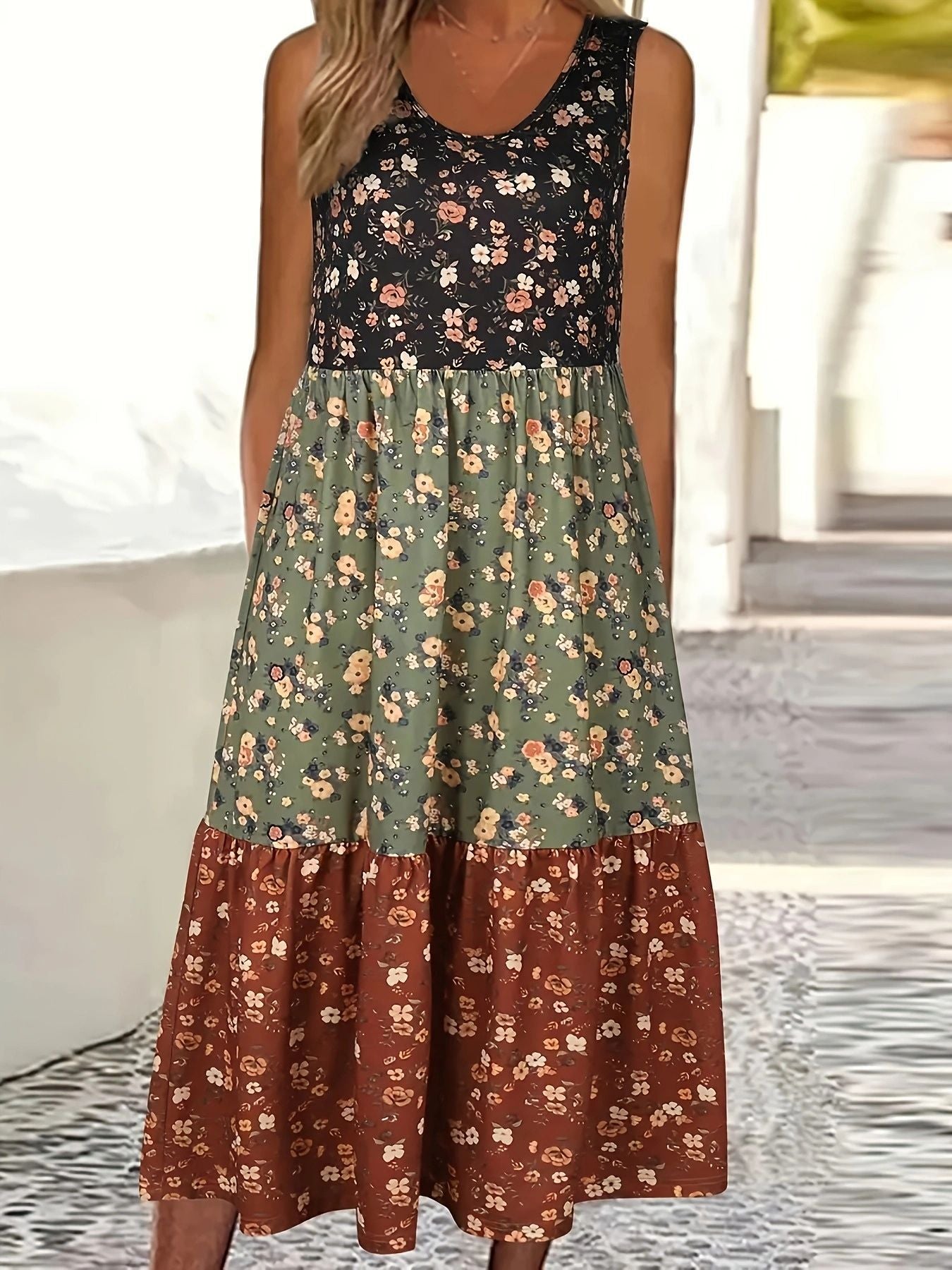 Vestido chaleco informal de Isabella Sol con estampado floral y volantes