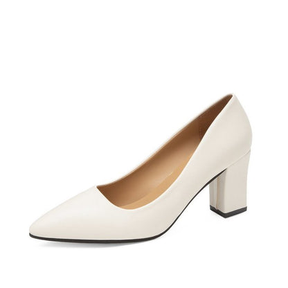 Elegantes zapatos de tacón alto puntiagudos de Isabella Sol.
