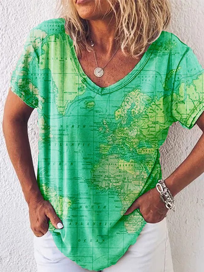 Top de cuello en V con estampado de mapa de Isabella Sol para uso diario.
