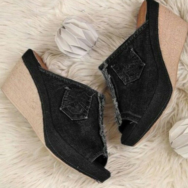 Elegantes sandalias de cuña vaqueras de Isabella Sol