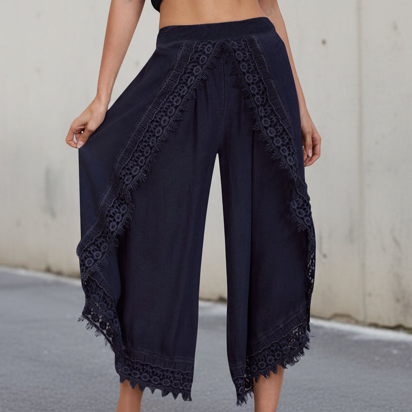 Elegantes pantalones anchos de encaje de Isabella Sol.