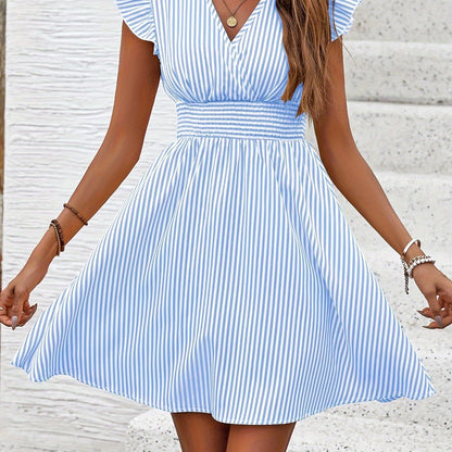 Elegante vestido de rayas con escote en V y cintura a la altura de la cintura de Isabella Sol