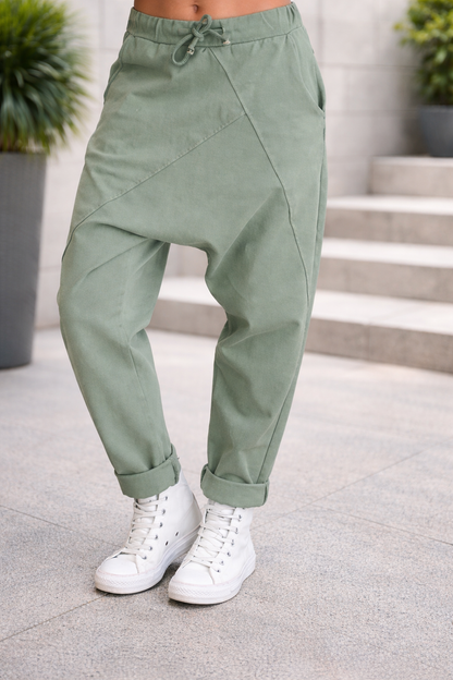 Pantalones harem de algodón de corte relajado de Isabella Sol