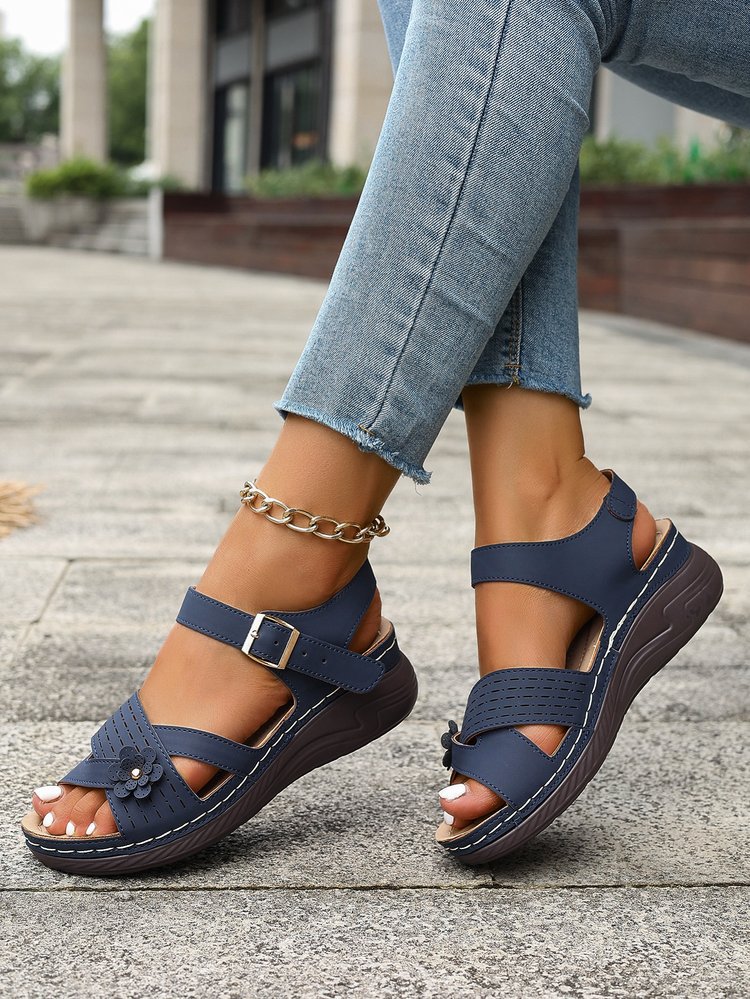 Elegantes sandalias de plataforma de talla grande con estampado floral de Isabella Sol.