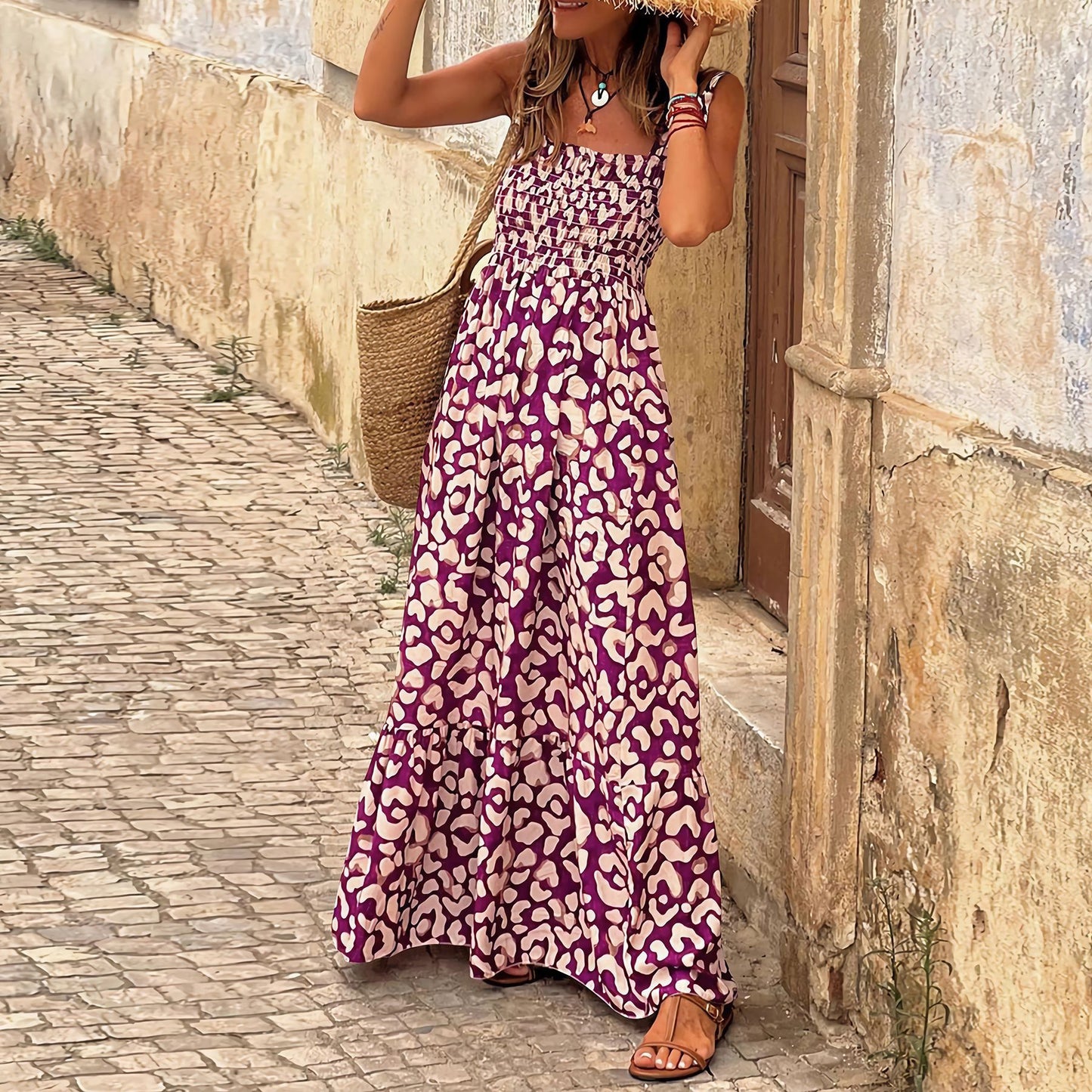 Elegante vestido de tirantes con estampado floral de Isabella Sol.