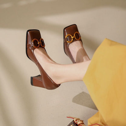 Zapatos de tacón retro con punta cuadrada de Isabella Sol